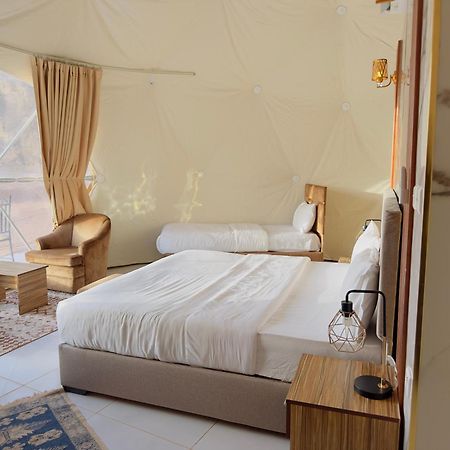 Rum Four Mountain Luxury Camp Wadi Rum Eksteriør billede
