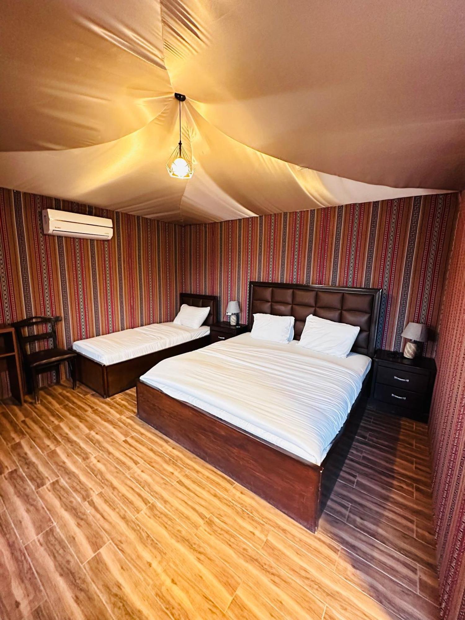 Rum Four Mountain Luxury Camp Wadi Rum Eksteriør billede