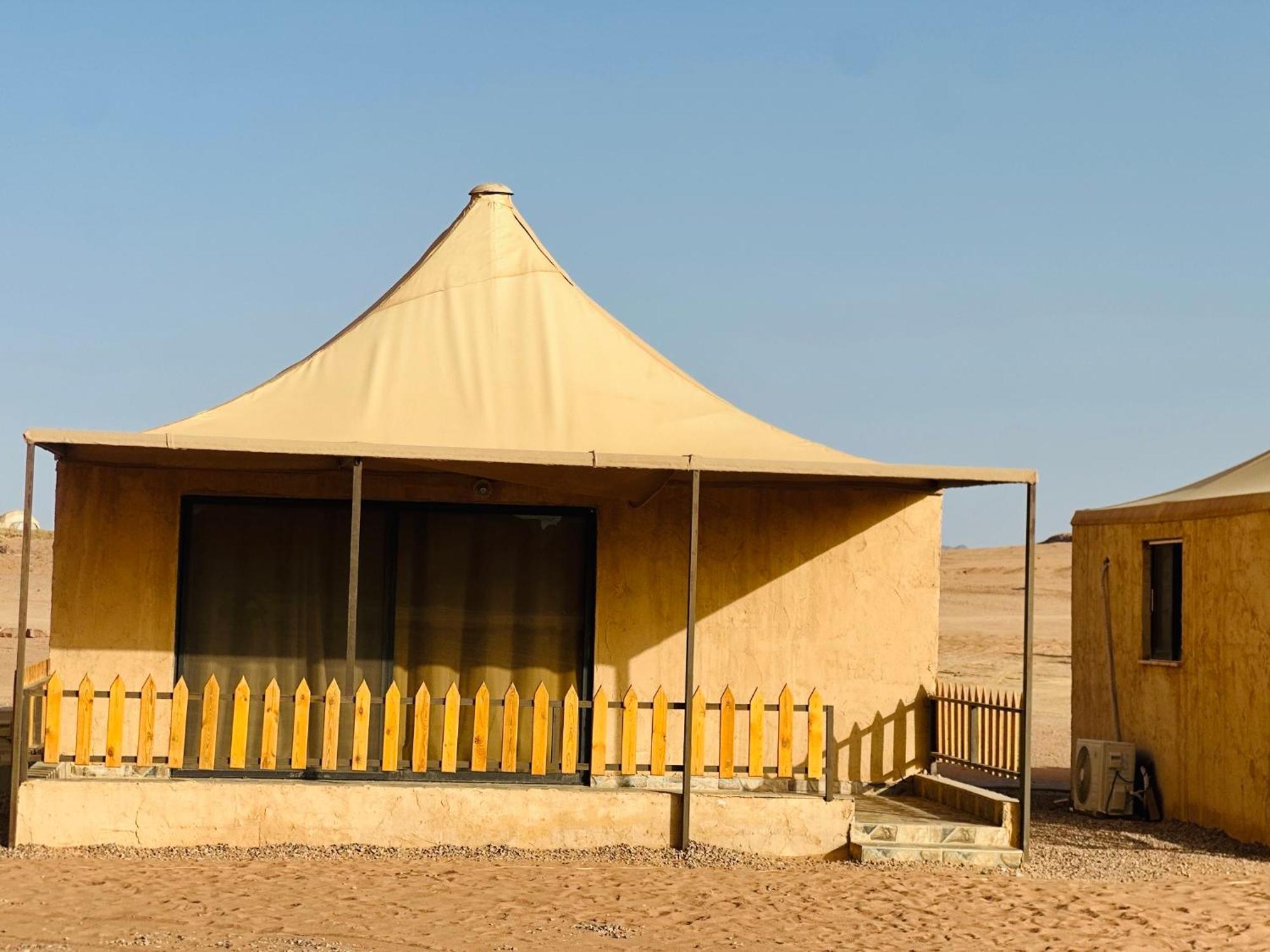 Rum Four Mountain Luxury Camp Wadi Rum Eksteriør billede
