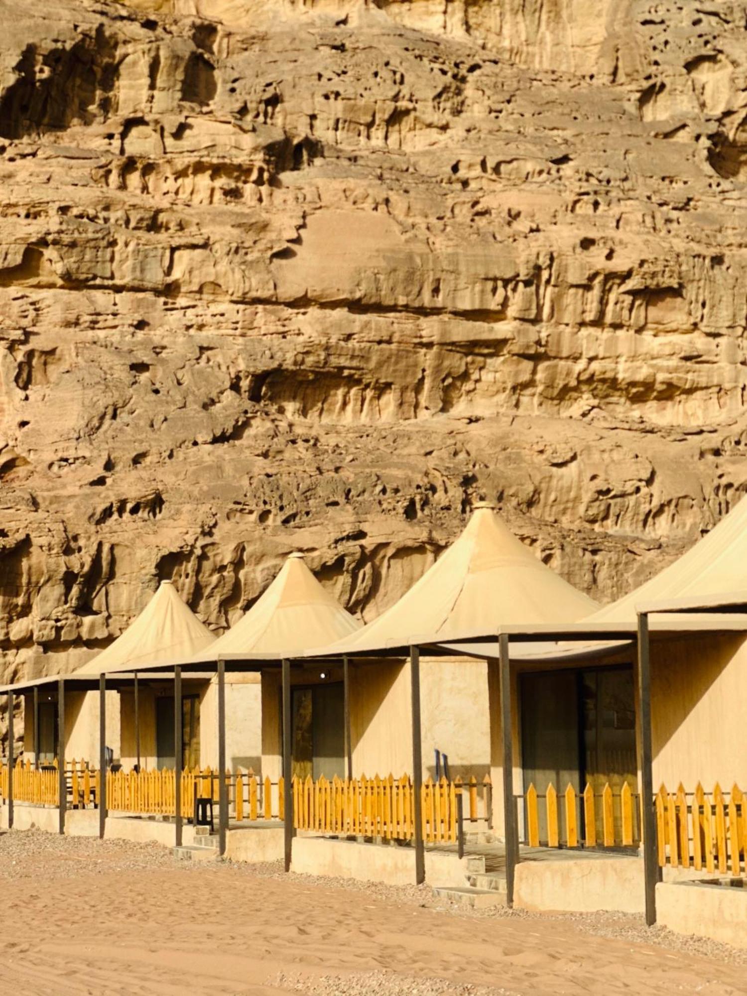 Rum Four Mountain Luxury Camp Wadi Rum Eksteriør billede