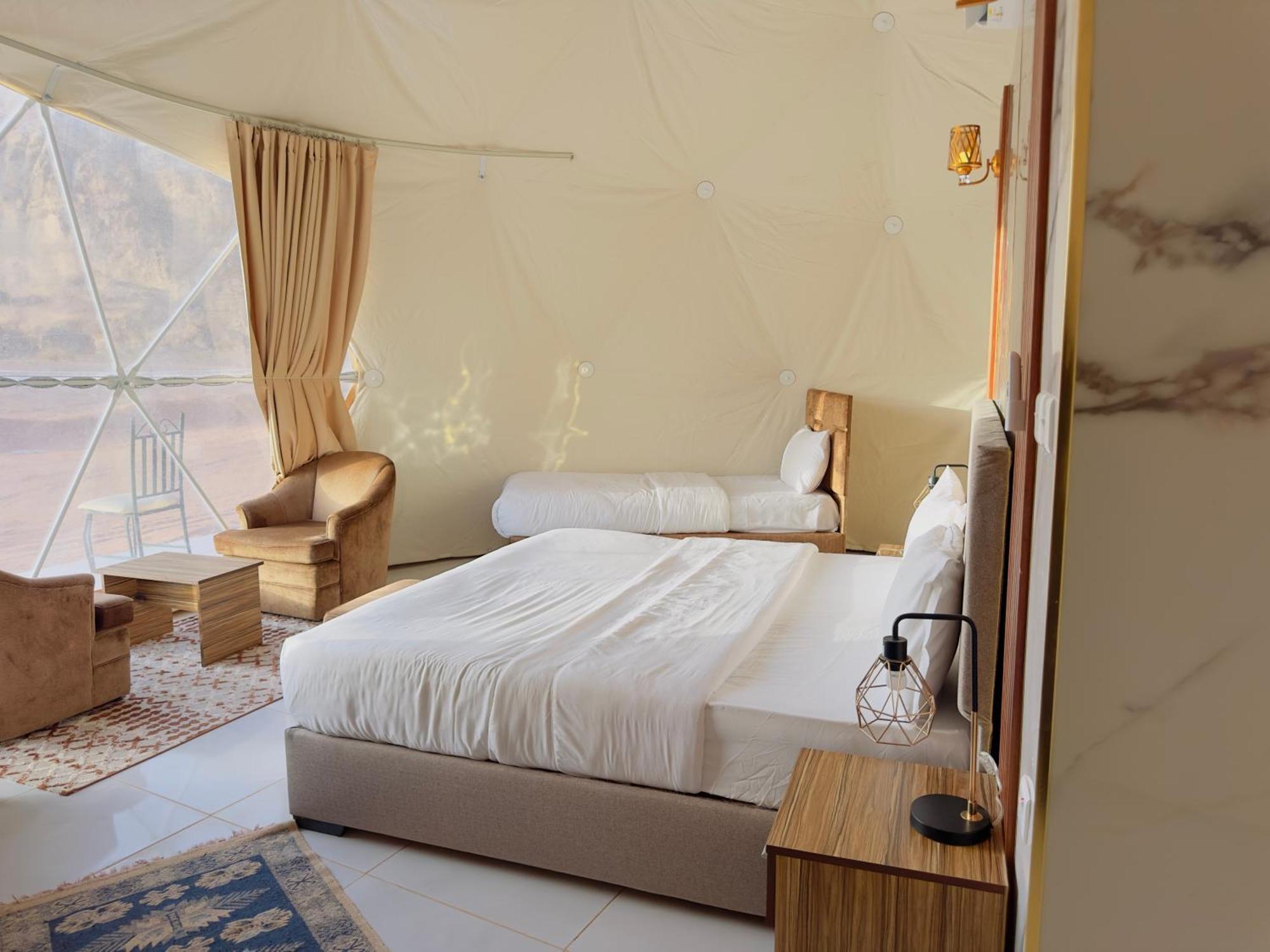Rum Four Mountain Luxury Camp Wadi Rum Eksteriør billede