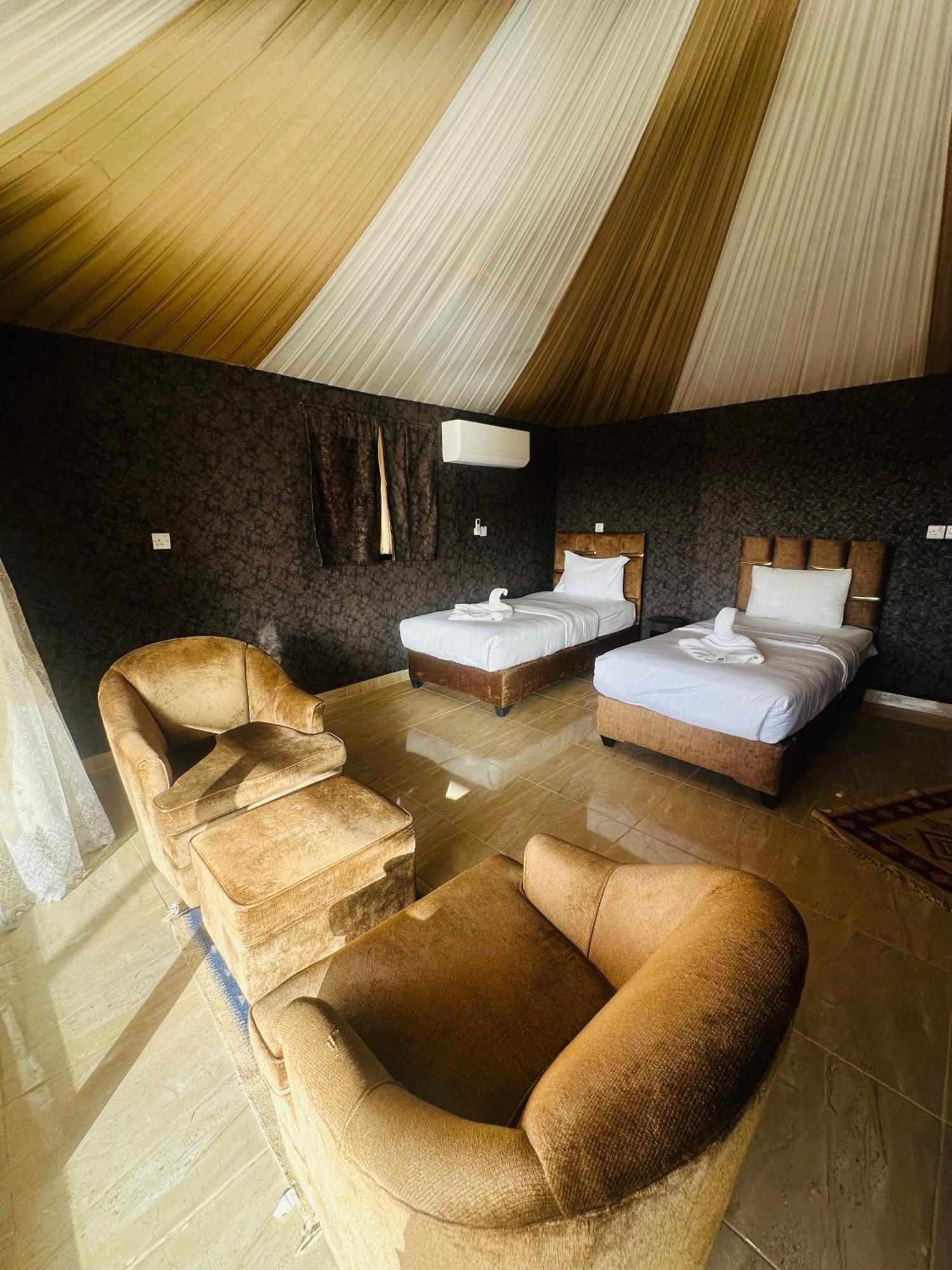 Rum Four Mountain Luxury Camp Wadi Rum Eksteriør billede