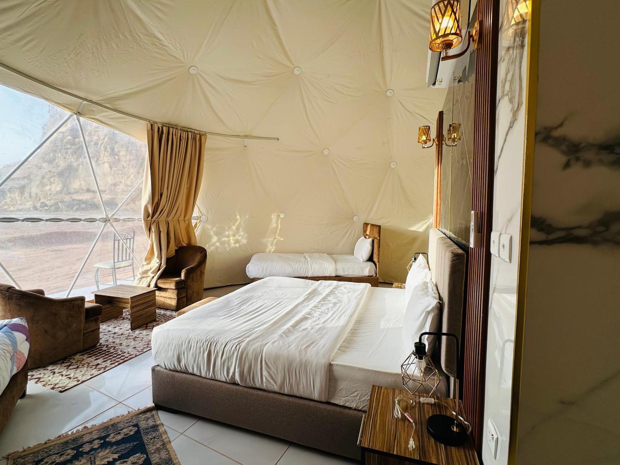 Rum Four Mountain Luxury Camp Wadi Rum Eksteriør billede