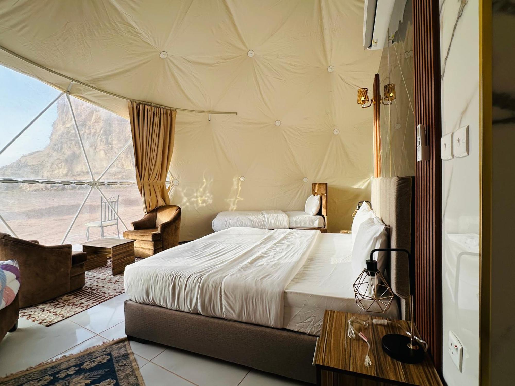 Rum Four Mountain Luxury Camp Wadi Rum Eksteriør billede