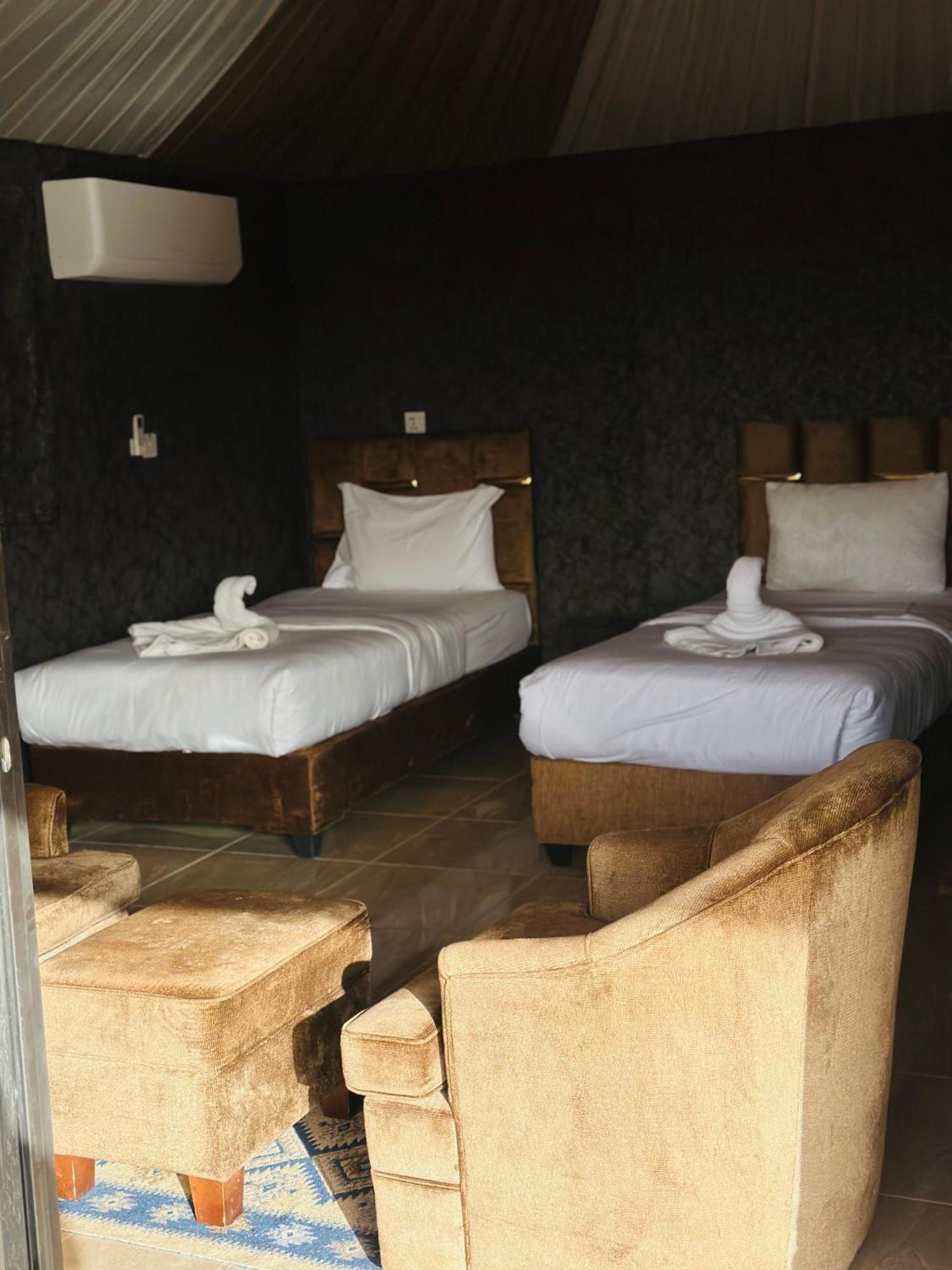 Rum Four Mountain Luxury Camp Wadi Rum Eksteriør billede