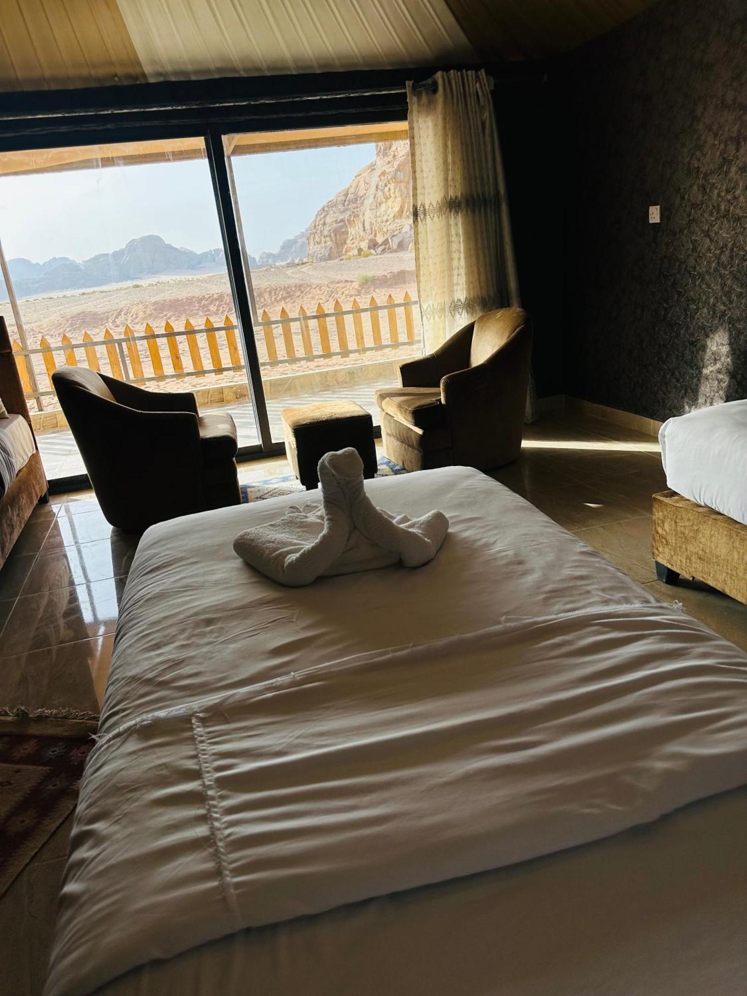 Rum Four Mountain Luxury Camp Wadi Rum Eksteriør billede