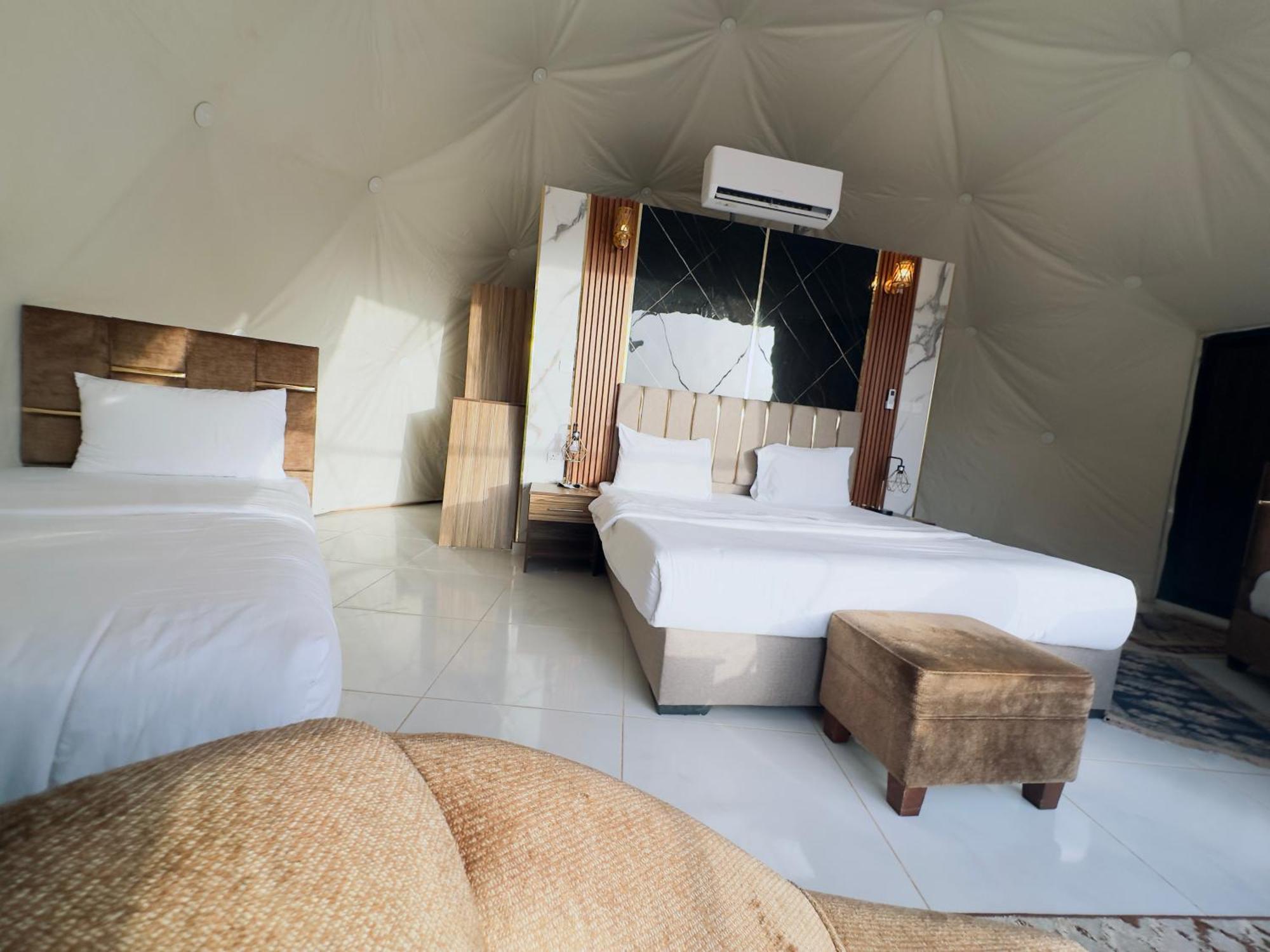 Rum Four Mountain Luxury Camp Wadi Rum Eksteriør billede